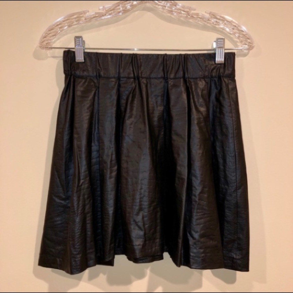 AQUA Faux Leather Snake Print Pleated Skirt